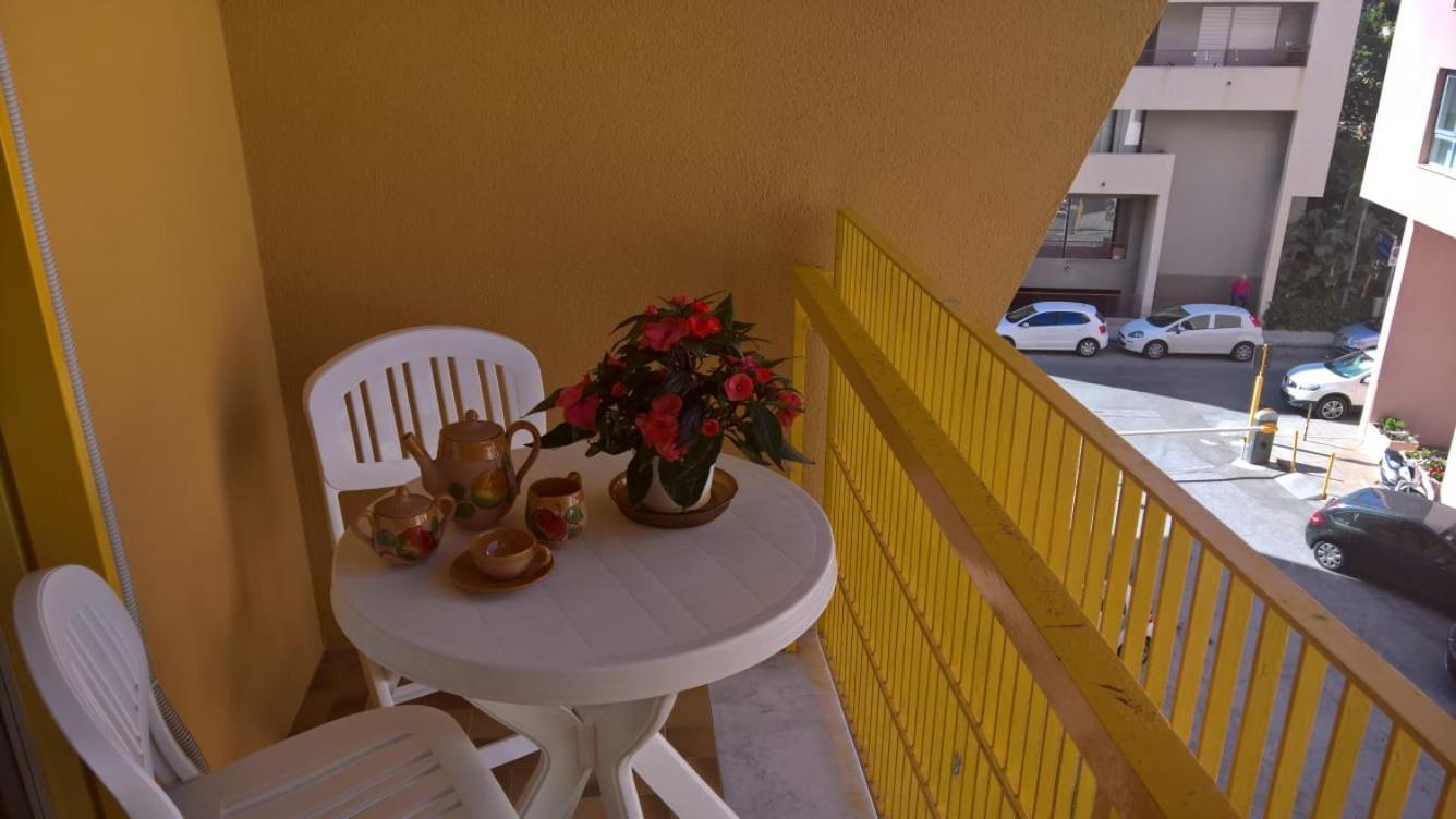Yellow House Cefalu Luaran gambar